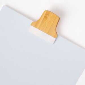 Clip with magnet for flipchart 